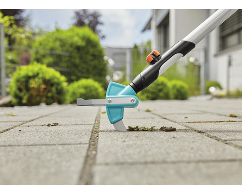 Fugenreiniger im Einsatz auf Pflastersteinen