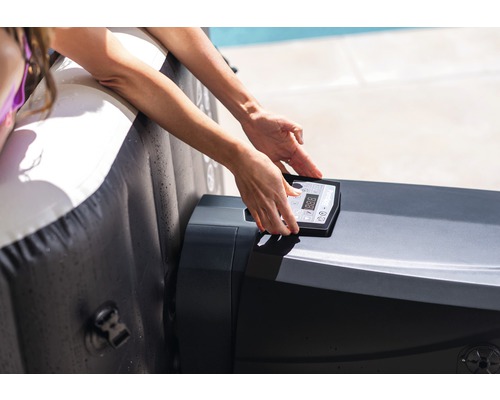 Bedienung eines aufblasbaren Whirlpools mit digitalem Display