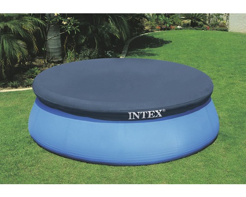 Piscine Intex avec couverture dans le jardin