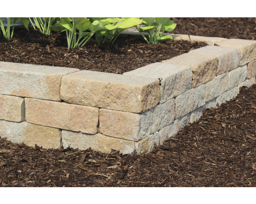 Bordure de parterre en pierres de taille