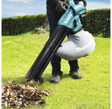 Makita Akku-Laubsauger im Einsatz auf Rasen mit Laub