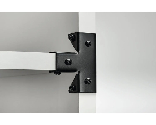 Detailaufnahme eines Regalbodens mit Regalwinkel zur Befestigung