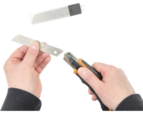 Cutter à une main avec changement de lame et magasin de lames