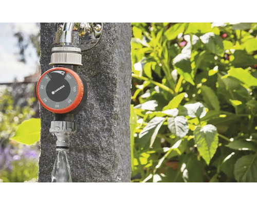 Minuteur d''arrosage Gardena pour l''irrigation du jardin avec raccord de robinet