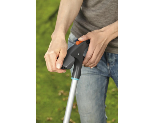 Utilisation d''une pince de préhension dans le jardin