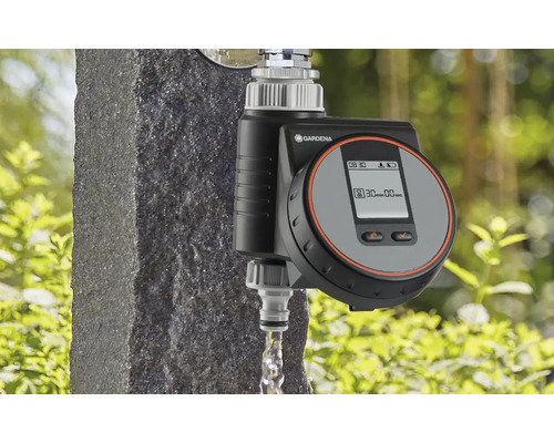 Programmateur d''arrosage Gardena sur robinet avec débit d''eau