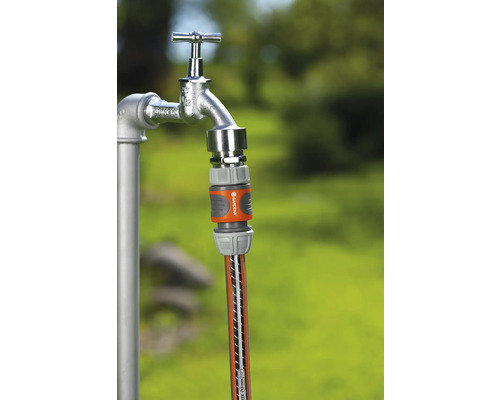 Raccord Gardena sur robinet avec tuyau d''arrosage