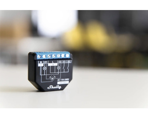 Shelly Logo auf einem Shelly 2.5 Smart Home Relais