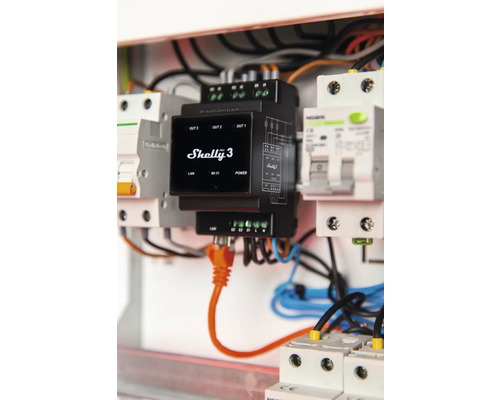 Compteur d''énergie Shelly 3 dans le boîtier de distribution avec connexion réseau