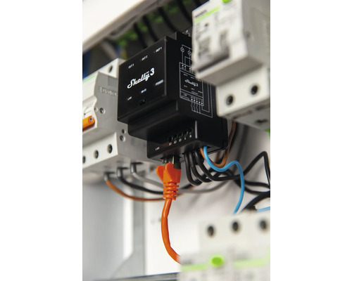 Relais Shelly 3 Smart Home dans un boîtier de distribution avec câblage