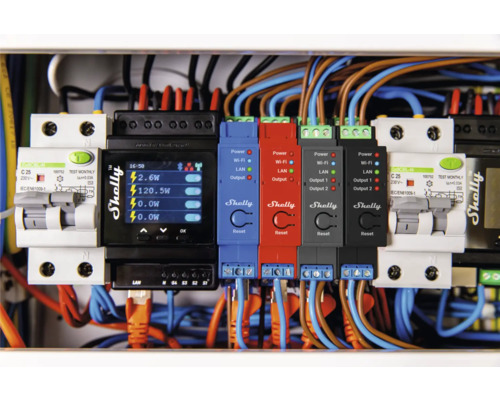 Installation mit Shelly-Geräten zur Hausautomatisierung und Energiemessung