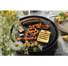 Grill avec saucisses, poivrons, aubergines et halloumi