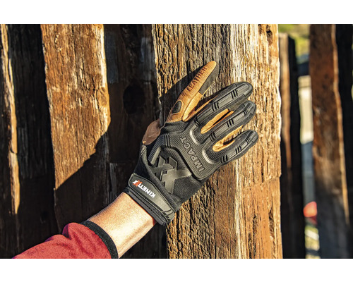 Gant de travail Kinetix Impact en cuir sur poteau en bois