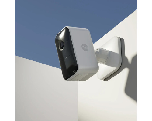 Logo Yale sur une caméra de surveillance pour montage extérieur