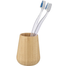 Zwei Zahnbürsten in einem Zahnputzbecher aus Bambus