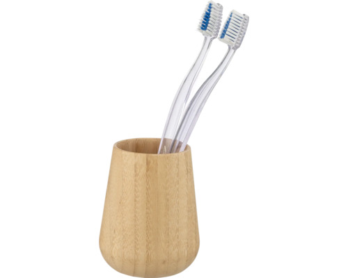 Zwei Zahnbürsten in einem Zahnputzbecher aus Bambus