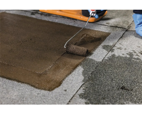 Étanchéité de toiture appliquée au rouleau sur des feuilles bitumineuses