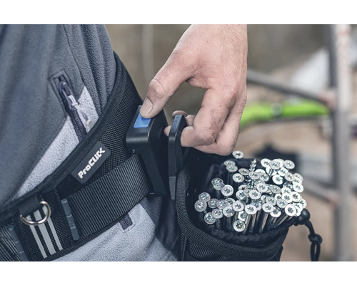 Artisan avec sac à outils ProClick rempli de vis