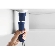 Installation eines verstellbaren Gerätefußes für Küchenmöbel