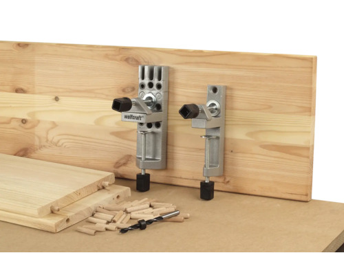 Deux réglets de tourillons avec bois, tourillons et foret