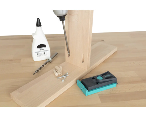 Gabarit de perçage de goujons avec bois, vis, goujons, colle et tournevis