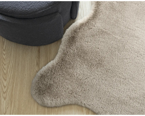 Vue détaillée d''un tapis et d''un siège sur un plancher en bois