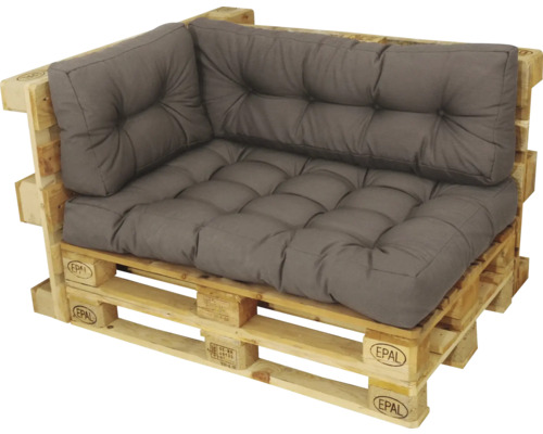 Palettensofa mit grauen Polsterkissen