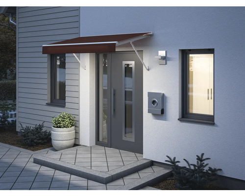 Espace d''entrée d''une maison avec un auvent de porte, une boîte aux lettres et un pot de fleurs