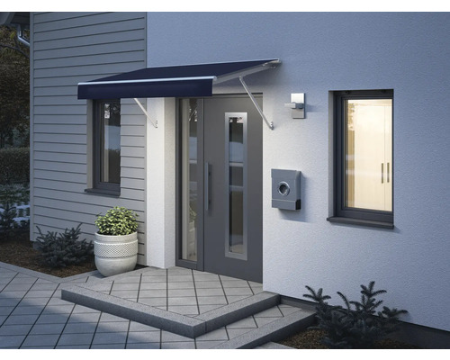 Espace d''entrée d''une maison avec marquise de porte d''entrée, boîte aux lettres et fenêtres