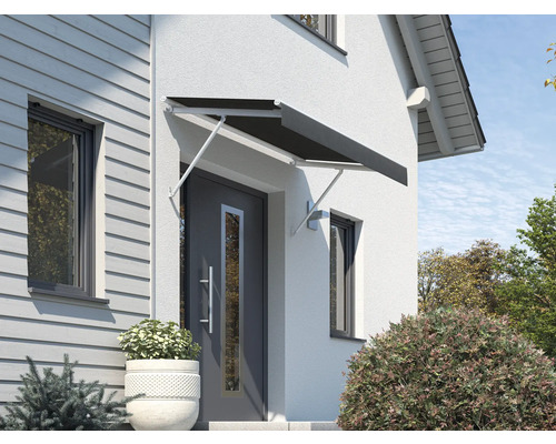 Façade de maison avec auvent de porte d''entrée monté pour protéger des intempéries