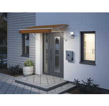 Espace d''entrée d''une maison avec auvent de porte, boîte aux lettres, éclairage et plante en pot