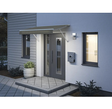 Entrée d''une maison avec auvent, boîte aux lettres et éclairage