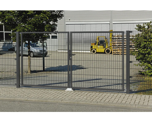 Doppeltor aus Metall für den Aussenbereich