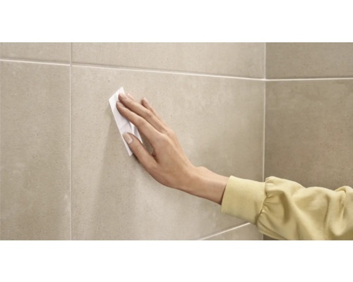 Nettoyage de carreaux avec un chiffon