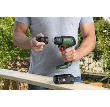 Aufsatz wird an Akku-Bohrschrauber befestigt, Bosch Logo