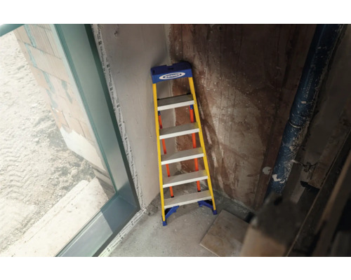 Échelle Werner à cinq marches à l''intérieur