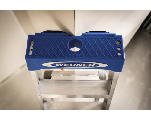 Échelle Werner avec support à outils