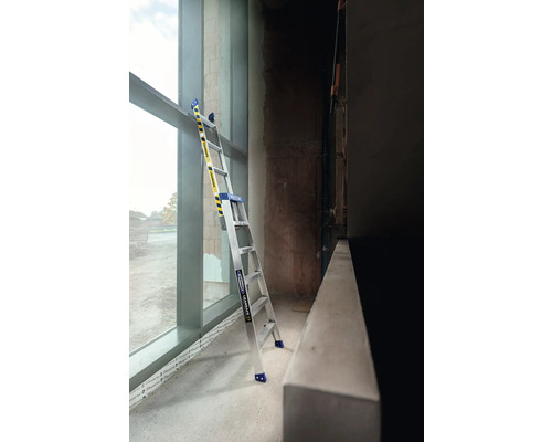 Échelle en aluminium sur un chantier