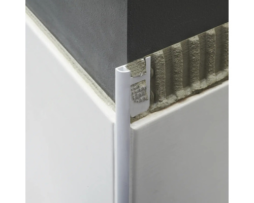 Gros plan d''un profilé de carreaux sur un angle