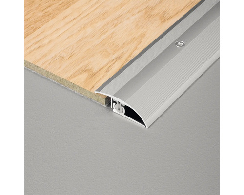 Profilé de sol métallique entre deux revêtements de sol