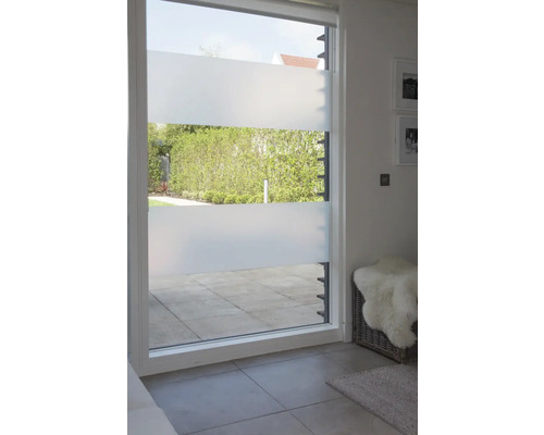 Fenster mit Sichtschutzfolie in einem hellen Raum