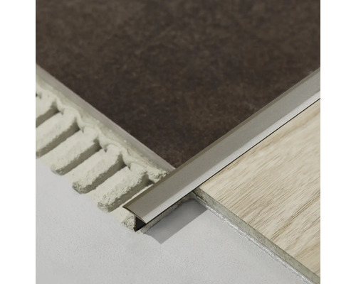 Fliesenabschlussprofil zwischen zwei verschiedenen Bodenbelägen