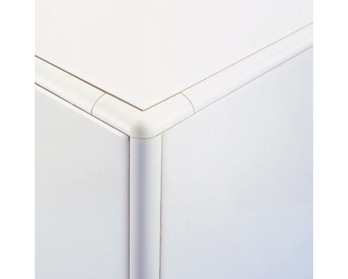 Vue détaillée d''un coin blanc avec des bords arrondis