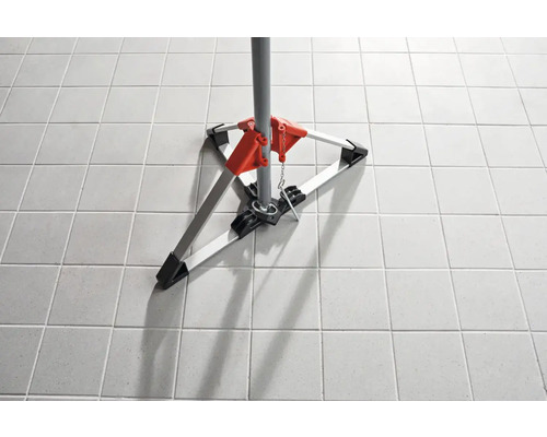 Stativfuß für Baustrahler auf Fliesenboden