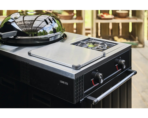 Grillküche mit Grill und Kochfeld