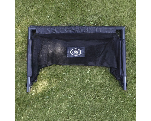 But de football AXI noir sur pelouse