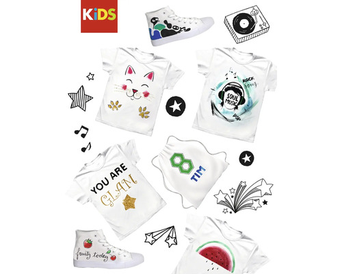 Verschiedene Kleidungsstücke und Accessoires für Kinder mit unterschiedlichen Designs.
