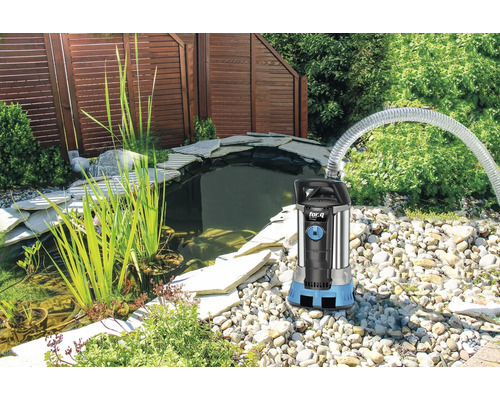 Pompe de bassin de la marque for_q avec tuyau sur un bassin de jardin