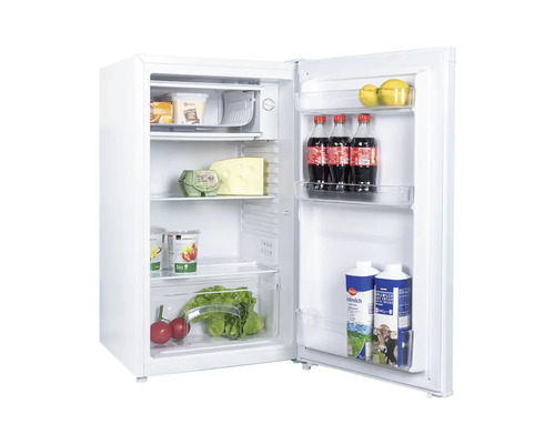 Weißer Kühlschrank mit geöffneter Tür und Lebensmitteln