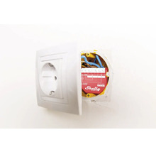 Installation einer Shelly-Smart-Home-Steuerung hinter einer Steckdose